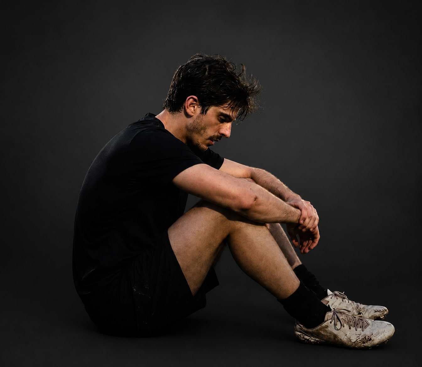 Foto: atleta cansado / sentado